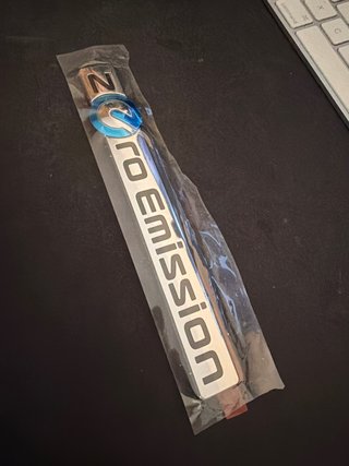 Emblema Nissan Zero Emission