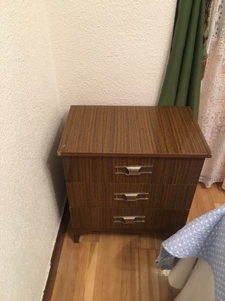 Mesita de noche de madera