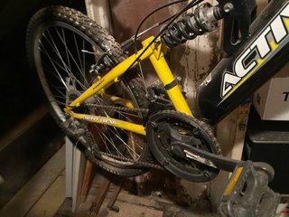 Bicicleta ACTIV-TRAK Negra y Amarilla