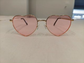Occhiali da sole a cuore rosa e oro
