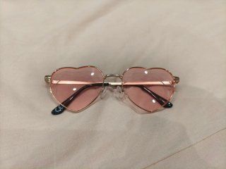 Occhiali da sole a cuore rosa e oro