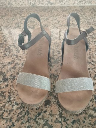 Zapatos de tacón azul marino de terciopelo