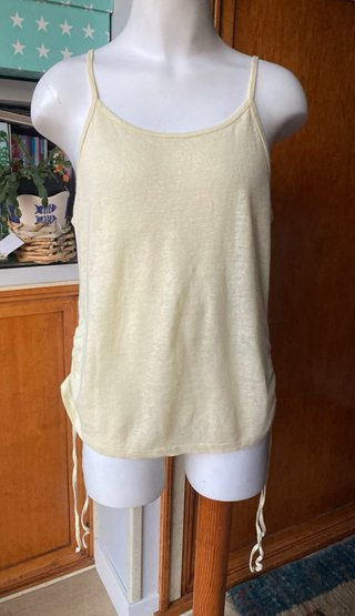 Camiseta Mango pastel con cordones