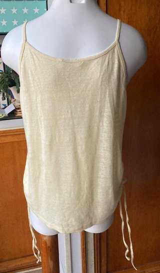 Camiseta Mango pastel con cordones
