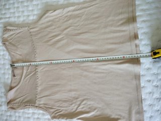 Camiseta sin mangas azul con estampado floral