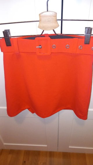 Falda pantalón naranja cintura alta con cinturón