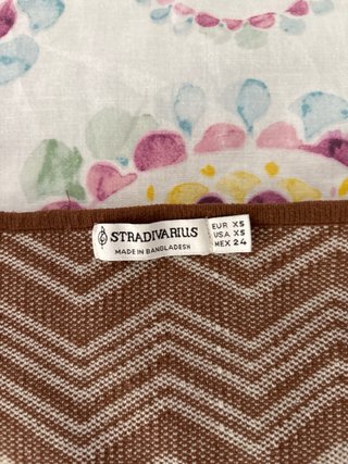 Top Stradivarius manga larga zigzag