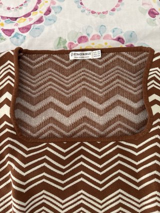 Top Stradivarius manga larga zigzag
