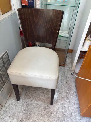 Conjunto de 3 sillas de madera y piel