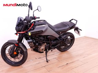 HUSQVARNA SVARTPILEN 125 ABS