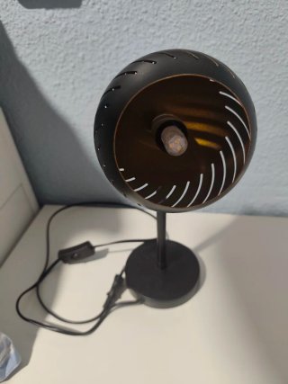 Lamparita de mesa negra metalica