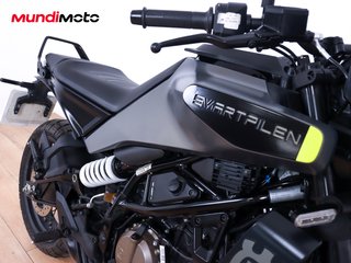 HUSQVARNA SVARTPILEN 125 ABS