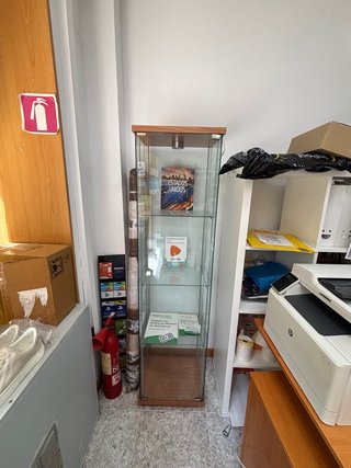 Aparador de cristal y madera