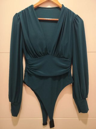 Elegante body tipo blusa verde azulado