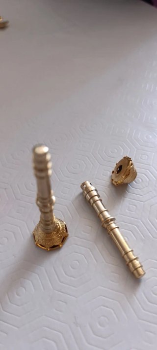 2 Ganchos metálicos dorados para cordones