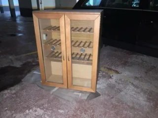 Vinoteca de madera en buen estado