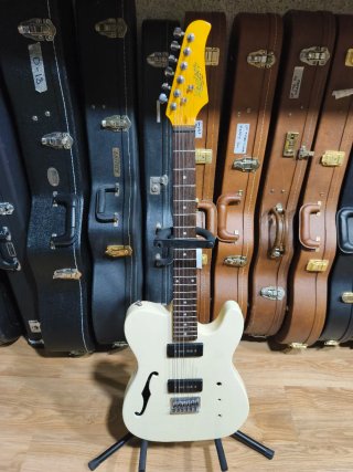 Guitarra Xaviere blanca