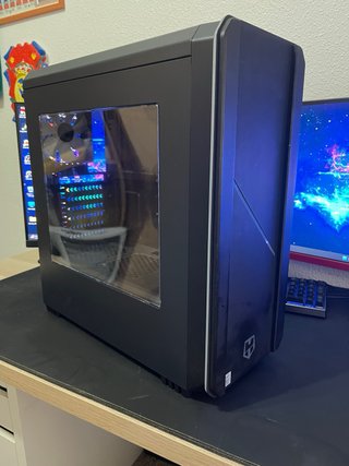 Torre de PC Negra