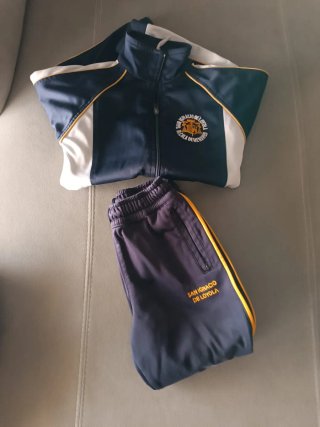 Conjunto colegio San Ignacio de Loyola. Talla 3.