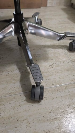 Hinomi H2 Pro con reposapiés, como nueva