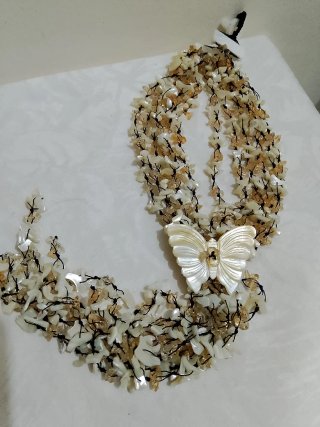 Collana farfalla topazio e madreperla