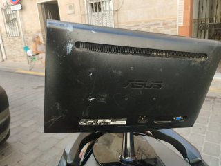 Monitor ASUS Negro desconozco si funciona no tiene