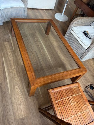 Mesa de centro de madera y cristal
