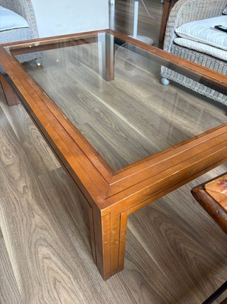 Mesa de centro de madera y cristal