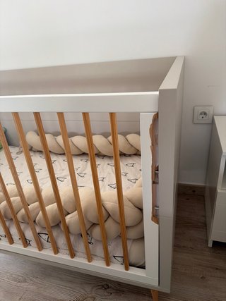 Cuna de madera para bebé