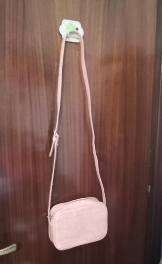 Bolso bandolera rosa efecto piel cocodrilo