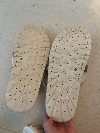 Sandalias planas con fresas Talla 36