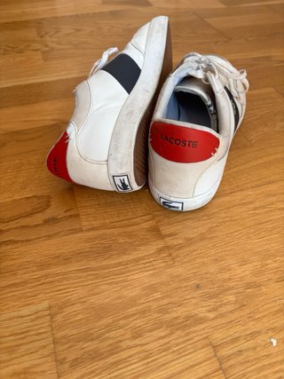 Zapatillas Lacoste Blancas con Detalles Rojos
