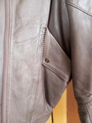 Chaqueta piel auténtica. SOLO VENTA EN MANO