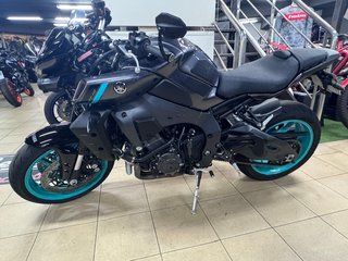 YAMAHA MT10   (modelo actual) 2025