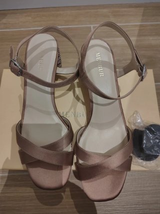 Sandalias MENBUR raso rosa tacón joya