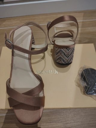 Sandalias MENBUR raso rosa tacón joya