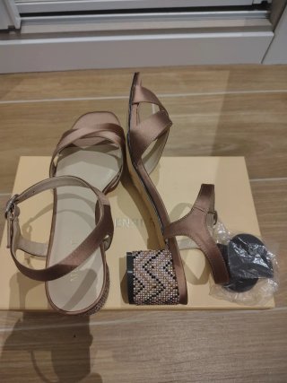 Sandalias MENBUR raso rosa tacón joya