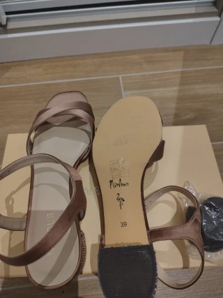 Sandalias MENBUR raso rosa tacón joya