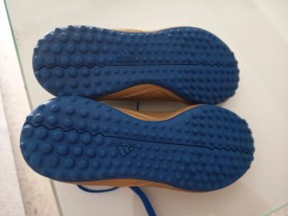 Zapatillas fútbol niño Adidas doradas
