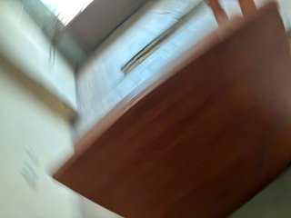 Mesa de madera marrón