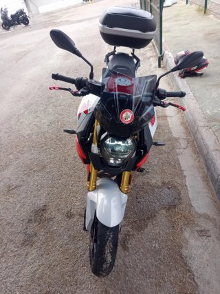 BMW F 900 R Naked Roja y Blanca