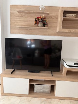 Mueble de salón madera y blanco