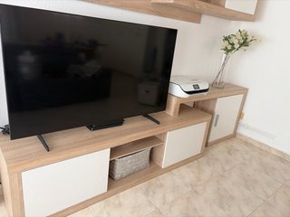 Mueble de salón madera y blanco