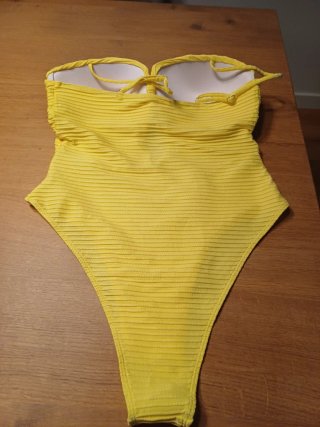 Bañador amarillo cruzado talla XL
