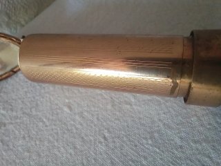 Porta lápiz labial vintage dorado