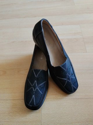 Mocasines mujer negros talla 39. Nuevos sin usar.