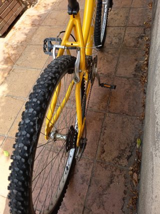 Bicicleta de Montaña TRIANGLE Amarilla