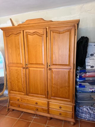 Armario y mesitas de noche y mas de madera de pino