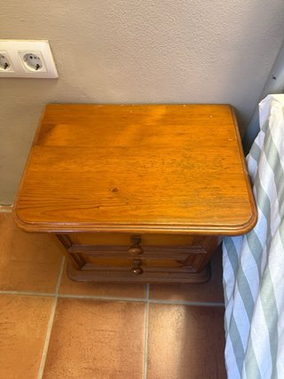 Armario y mesitas de noche y mas de madera de pino