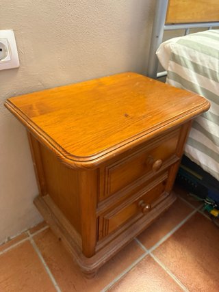 Armario y mesitas de noche y mas de madera de pino